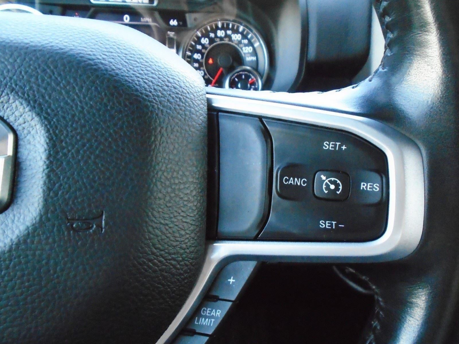 2022 RAM 1500 Big Horn Crew Cab 4x4 5'7" Box