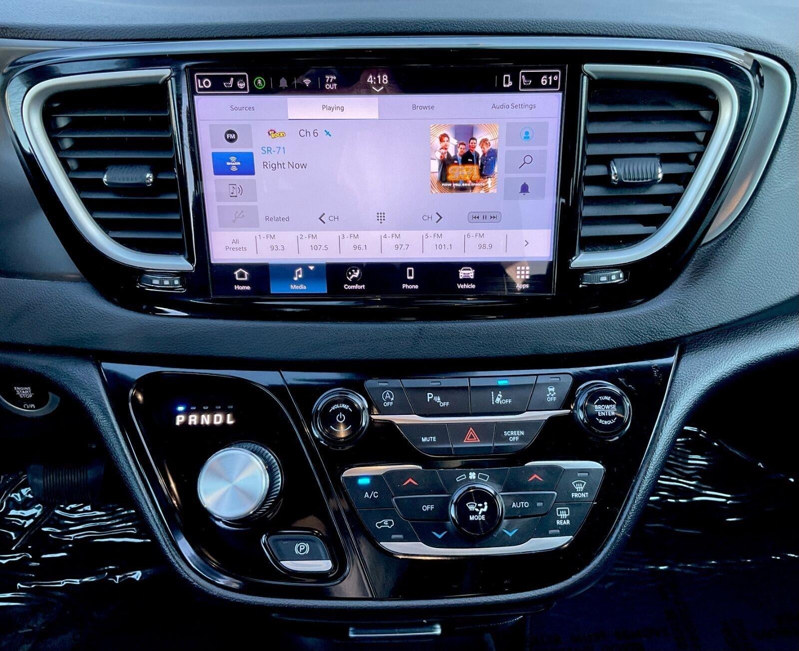 2025 Chrysler Pacifica Select